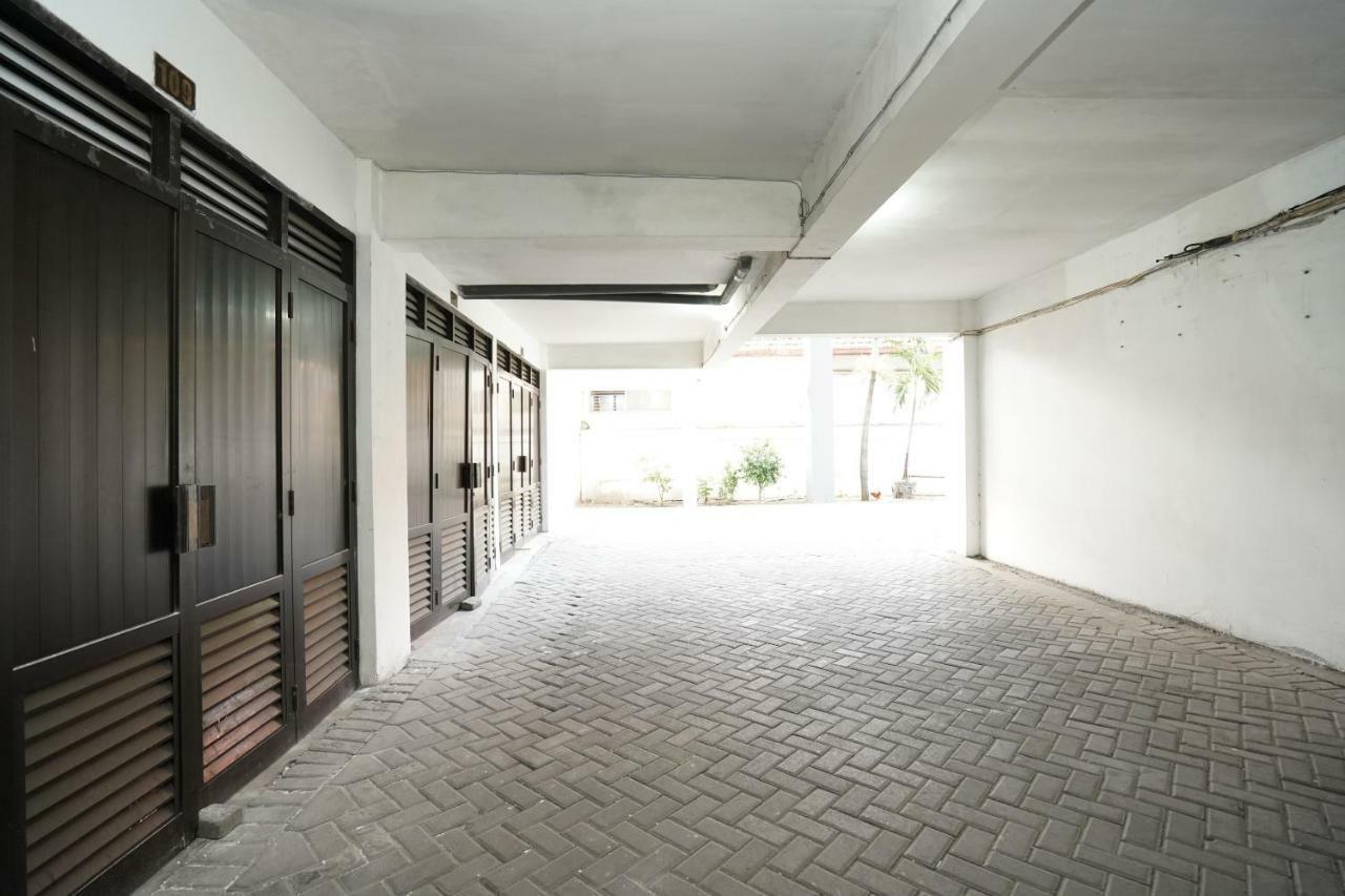 Oyo 1449 Istana Permata Dinoyo Surabaya Exterior foto